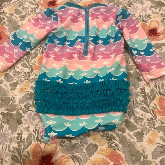 SZ 6-12 Months RuffleButts Long Sleeve One Piece Rash Guard Swimsuit Mermaid - Picture 4 of 8
